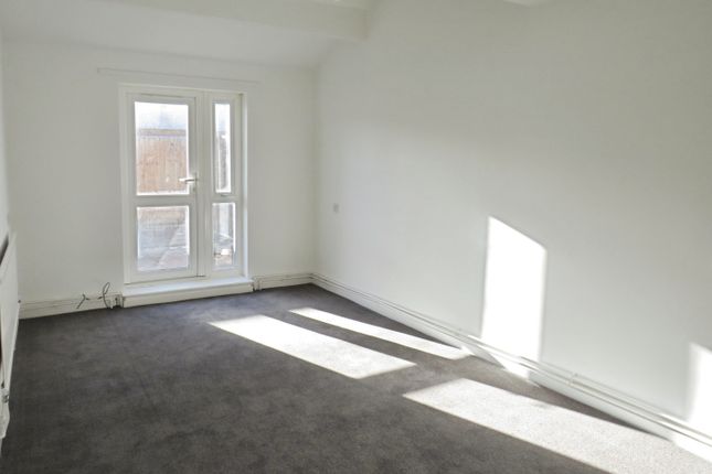 132, PETERBOROUGH photo 3