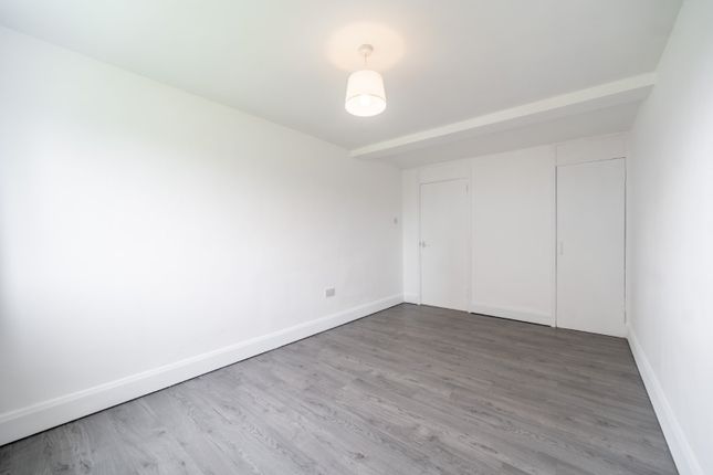 Flat 1, 1, Irving Court, West Dunbartonshire photo 3