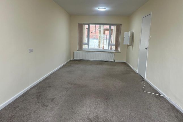 25, Eton Close, Leicester photo 3