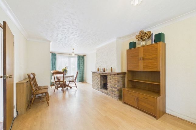 5 Rushdon Close, Grays photo 3