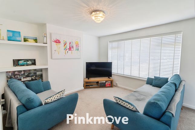 16, Willow Close, Newport photo 2