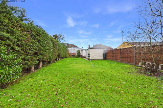 25 Croft Road, Benfleet, Essex photo 2