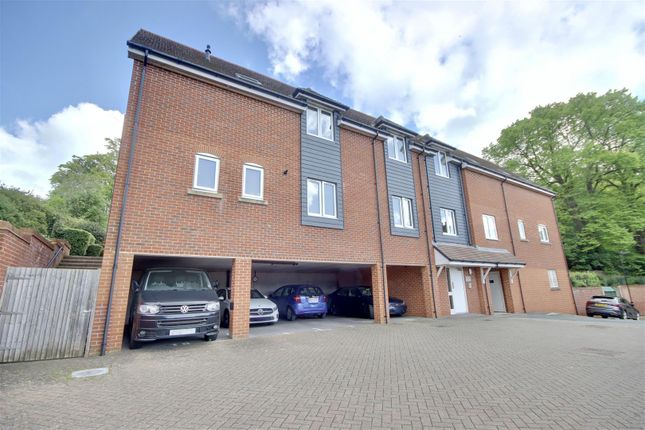 Thumbnail Flat for sale in Malthouse Way, Old Brewery, Horndean