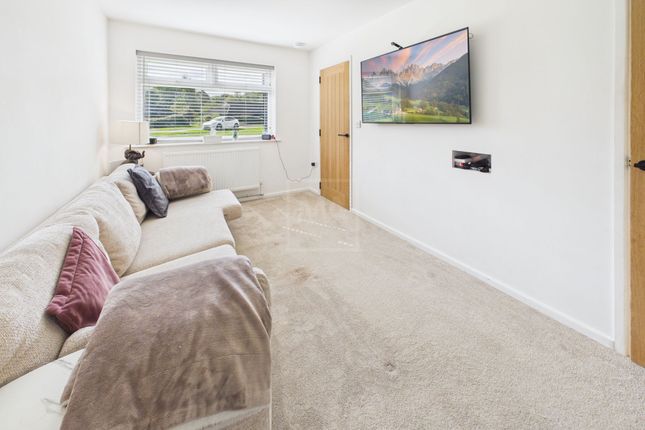 28 St. Asaph Drive, Warrington photo 2
