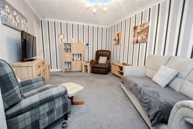 2, Winden Grove, Wakefield photo 3