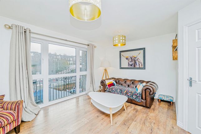 18, Nant Y Dwrgi, PONTYCLUN photo 3
