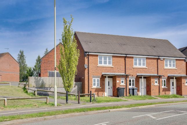 End terrace house to rent in Outlands Drive, Hinckley