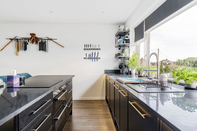 12A, Ashgrove Road, Surrey photo 4