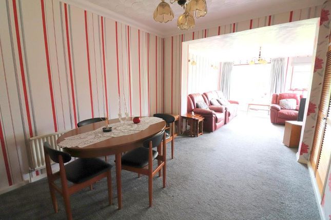 Bungalow for sale in Homedale Drive, Luton, Bedfordshire