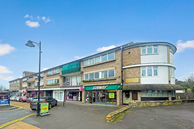 Thumbnail Flat for sale in Hill Avenue, Amersham
