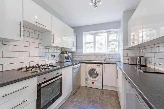 Flat 15 Lancaster House, Horne Way, Putney photo 4