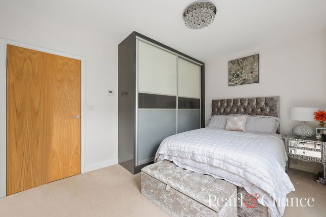 Flat for sale in Ledger Court, Chronicle Avenue