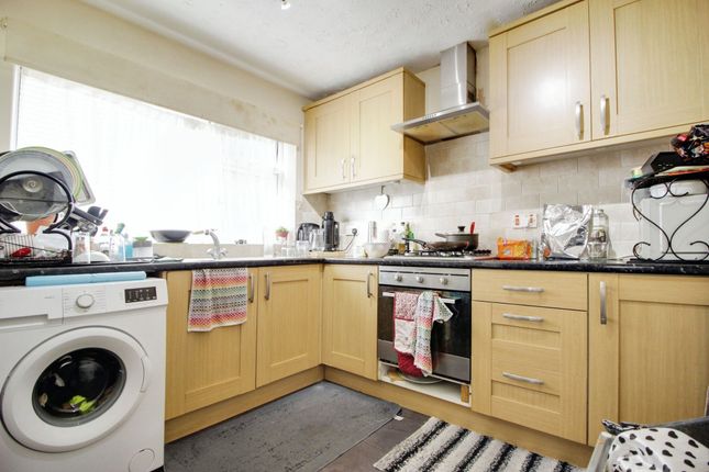 75 Sandgate, Swindon photo 4