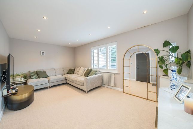 83, Twining Avenue, Twickenham photo 2