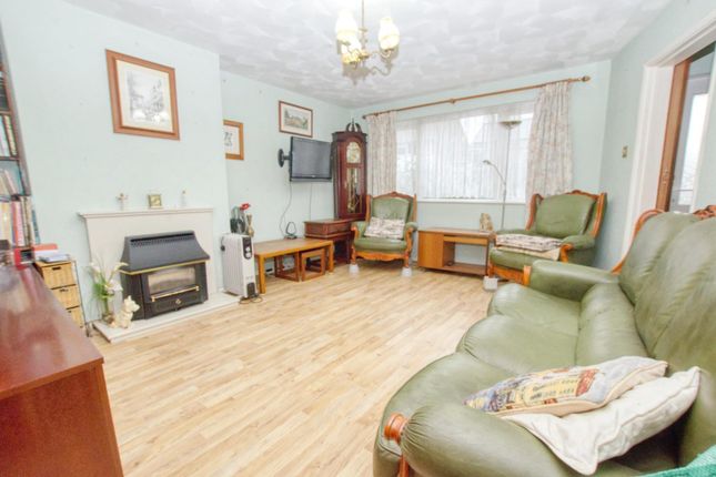 95, Alfriston Gardens, Southampton photo 2