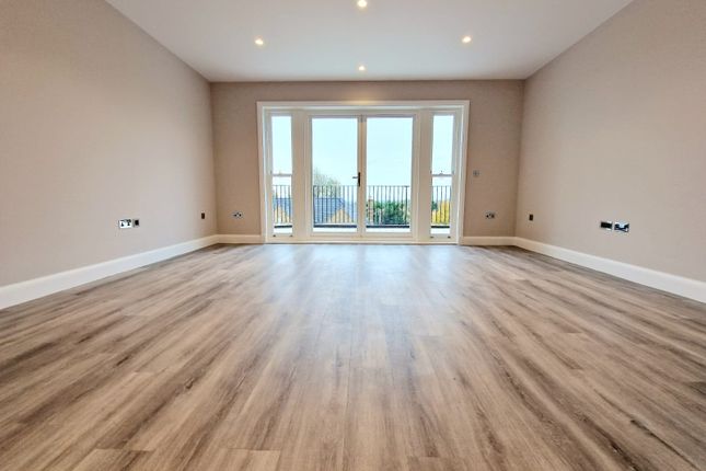Flat for sale in Camlet Way, Barnet