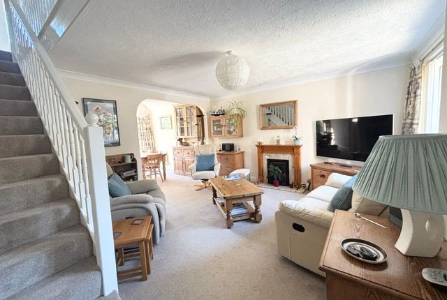 11 Jones Square, Selsey photo 3