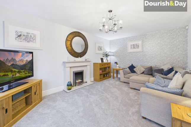 8 Green Close, Stafford photo 2