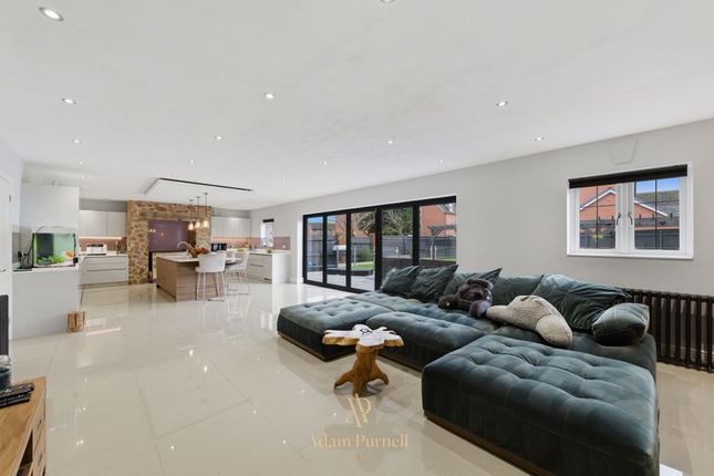 207 Sketchley Road, Hinckley photo 2