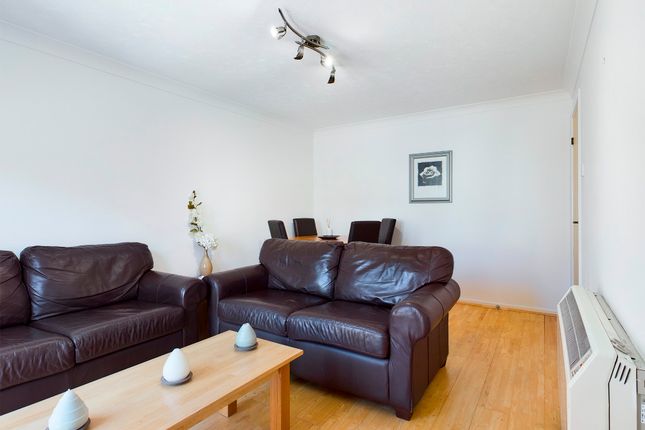 Flat to rent in Monmouth House, Maritime Quarter, Swansea