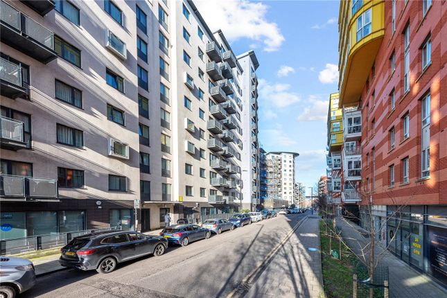 Flat for sale in Hornsey Street, London