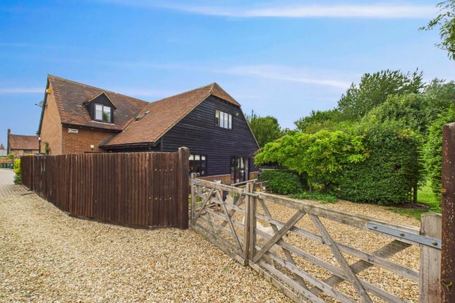 Clayhill Barn, Beech Tree Court, Aylesbury photo 2