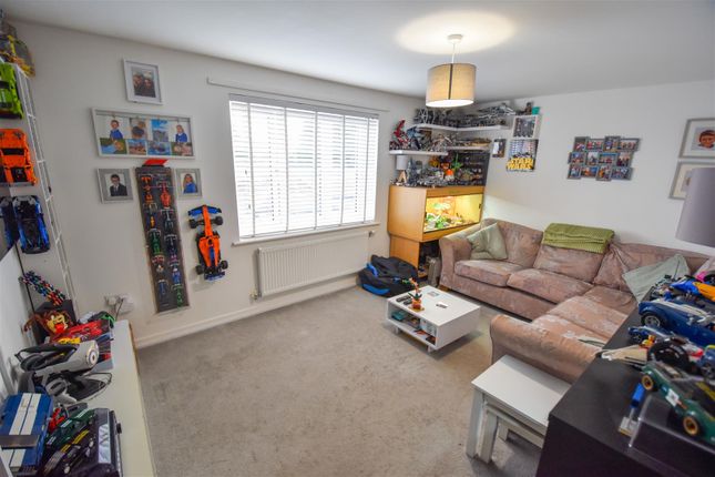 5, Whitefield Way, Brentwood photo 3