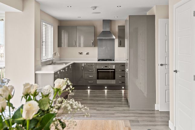 3 Lang Avenue, Bathgate, West Lothian photo 2