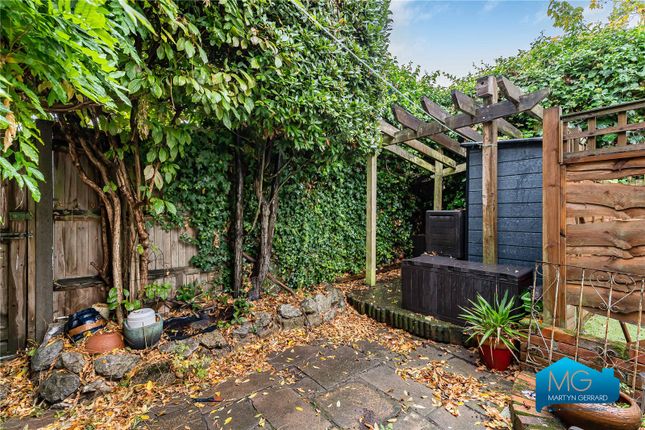 Grange Avenue, London photo 3