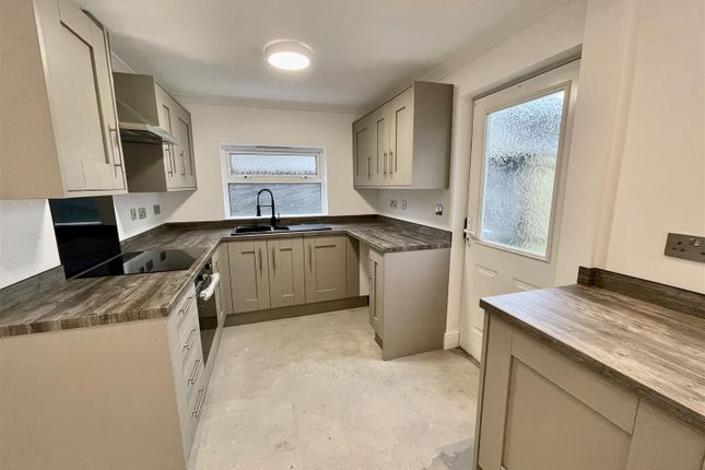34, Arfryn, Ammanford photo 3