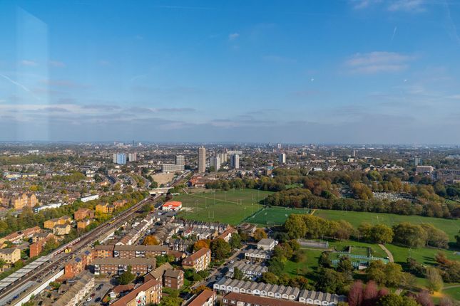 3002 Menara Point, London photo 4