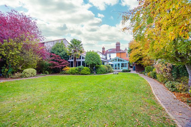 7, Imperial Avenue, Westcliff-on-sea photo 3