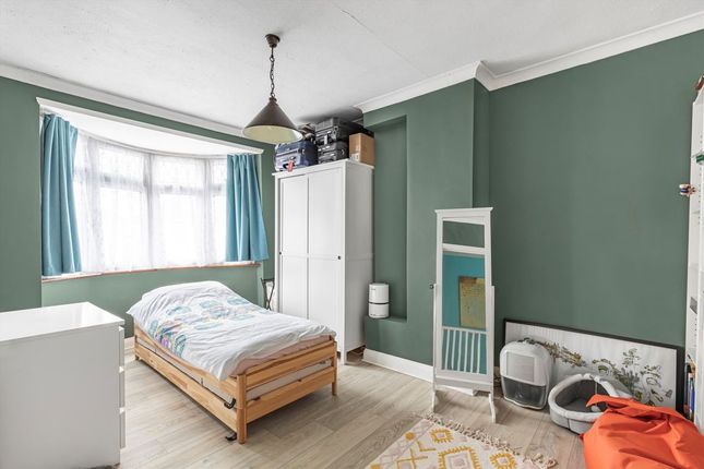 14, Sunningdale Avenue, Feltham photo 4