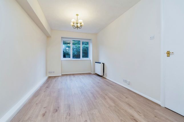 Flat for sale in Station Road, Redhill