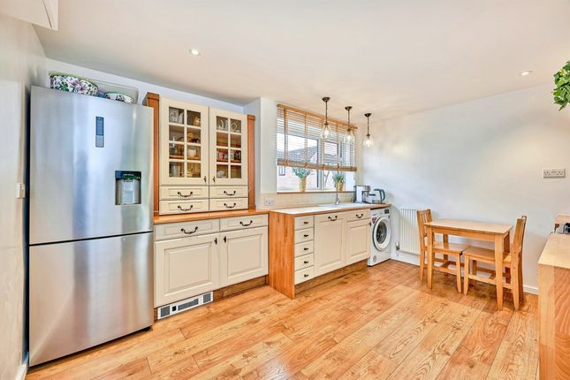 29, Hill Top Lane, Saffron Walden photo 4