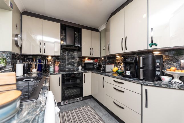 2, Queensway Place, Pontefract photo 3
