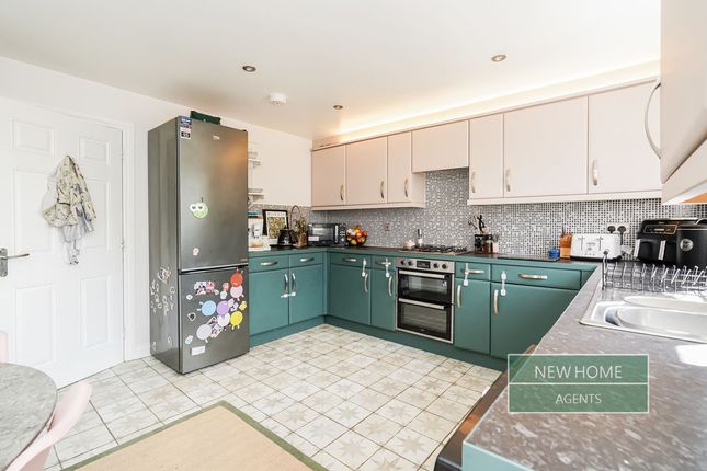 37, Middlebrook Green, Market Harborough photo 2