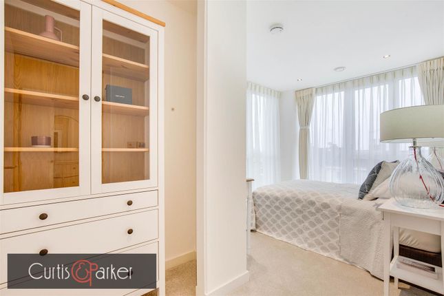 30, The Glenbrook, Glenthorne Road, London photo 5