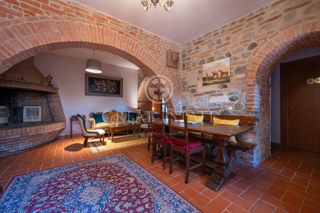 Villa for sale in Asciano, Siena, Tuscany