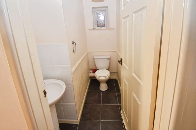 40, Howerts Close, Southampton photo 2