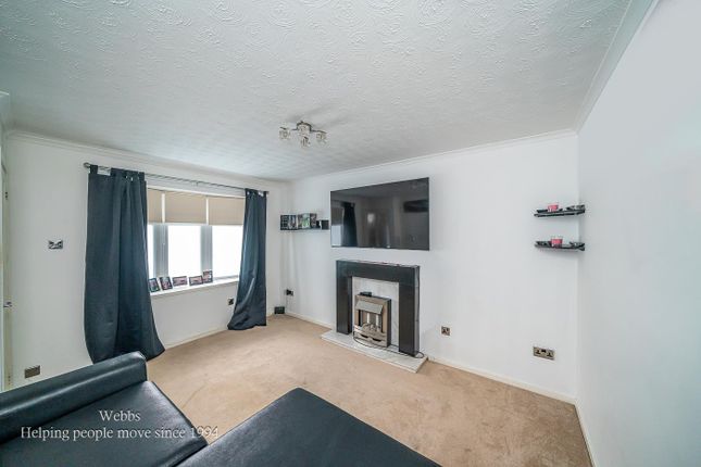 8, Penderell Close, Featherstone, Wolverhampton photo 2