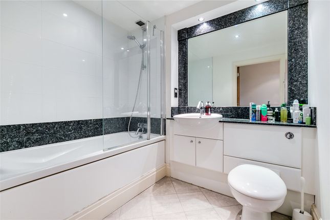 Flat to rent in Harbour Reach, The Boulevard, London