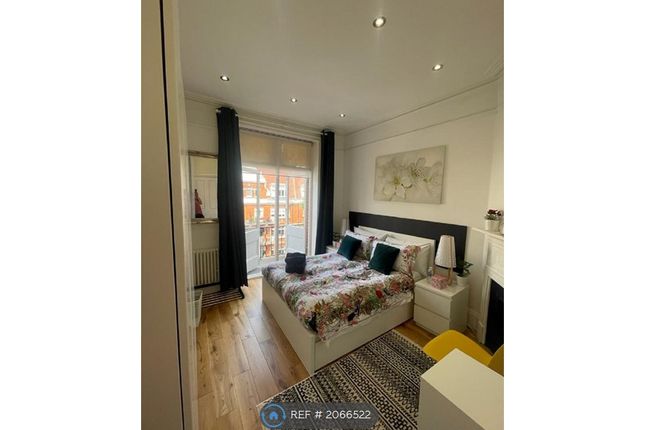 Flat to rent in Lauderdale Road, London