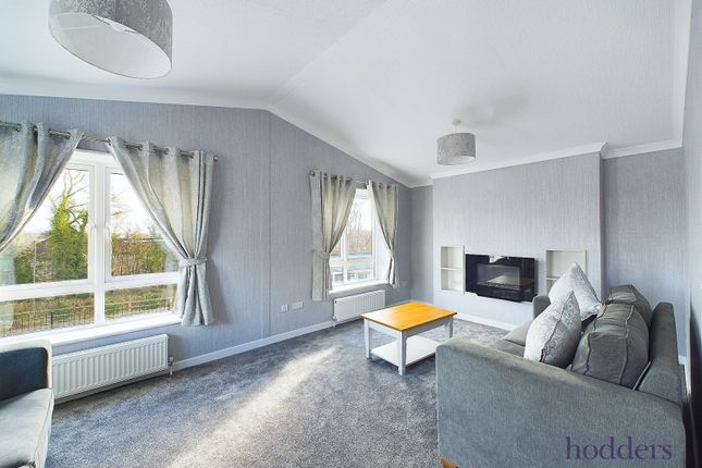 2-bed caravan on 8, High Trees, Lyne, £285,000