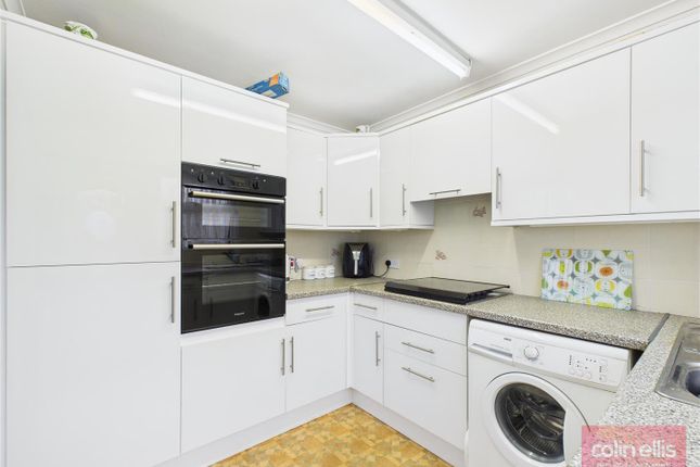 18, Osgodby Hall Road, Scarborough photo 3