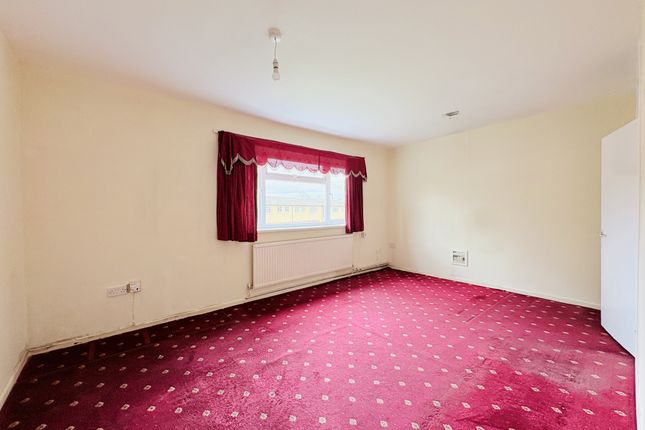 17, Verulam Court, Southall photo 3