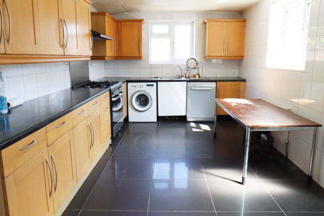 426 Leagrave Road, Luton photo 5