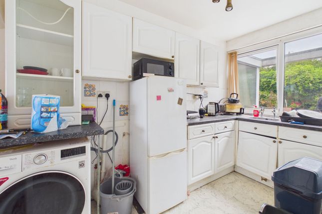 Flat 12a, Rowan Court St. Nicholas Close, Barry photo 3