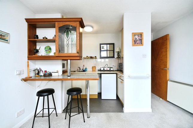 Flat 17, Hove Lodge, 18, Hove Street, Hove photo 2