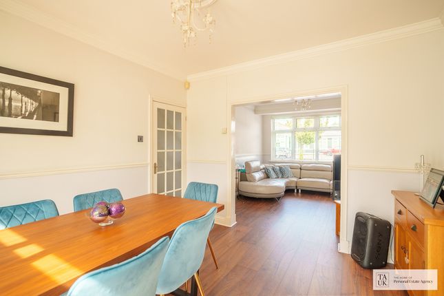 1, Helen Road, Hornchurch photo 4
